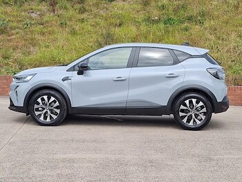 Used Renault Captur 2025 for sale - 75640364: Photo