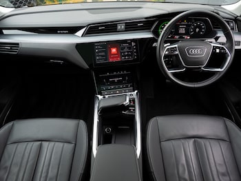 Used Audi Q8 2024 for sale - 76331219: Photo
