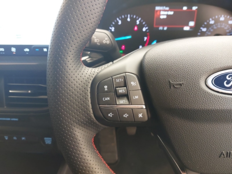 Used Ford Focus 2023 for sale - 76630928: Photo 12