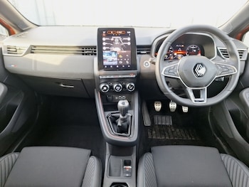 Used Renault Clio 2024 for sale - 77104857: Photo