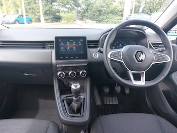 Used Renault Clio 2023 for sale - 76700333: Photo