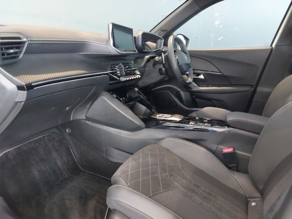 Used Peugeot 2008 2022 for sale - 76160257: Photo 5