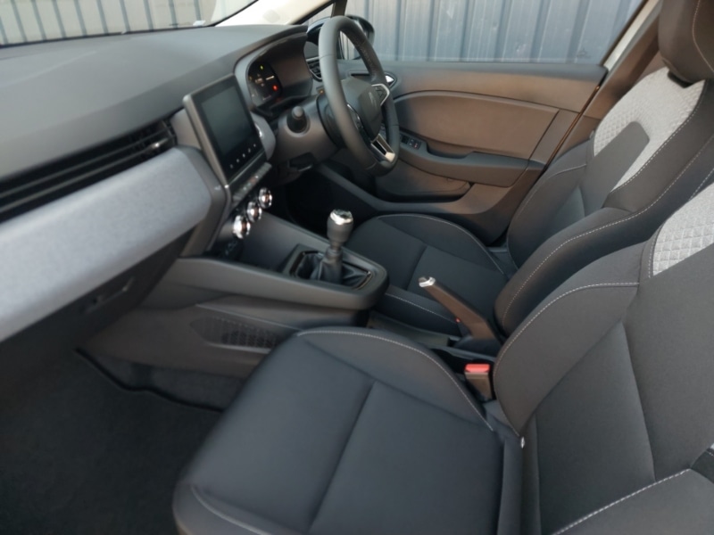 Used Renault Clio 2025 for sale - 76925375: Photo 5