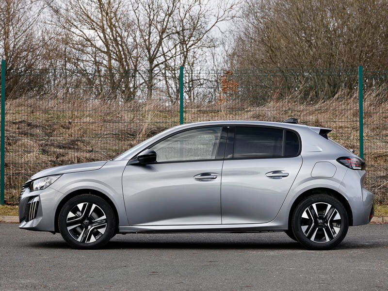 2025 Peugeot 208 1.2 PureTech 100 Allure 5dr Hatchback Petrol Manual - Picture 4 of 12