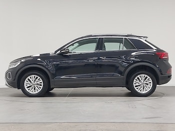 Used Volkswagen T-Roc 2023 for sale - 77912002: Photo