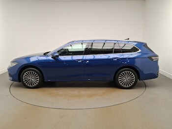 Used Volkswagen Passat 2024 for sale - 75933309: Photo