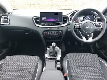 Used Kia XCeed 2025 for sale - 76301217: Photo 2