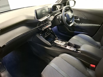 Peugeot - 208