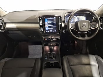 Used Volvo XC40 2020 for sale - 76120649: Photo 2