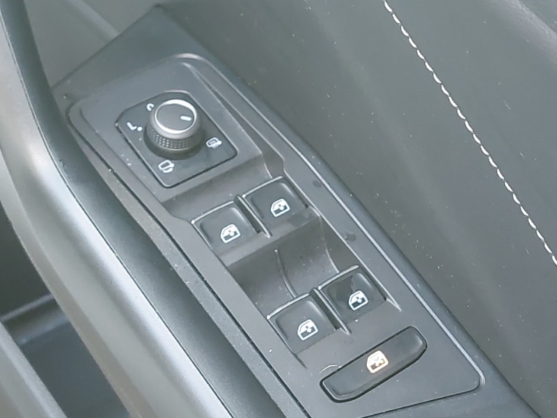 Used Volkswagen T-Roc 2023 for sale - 77410427: Photo 12