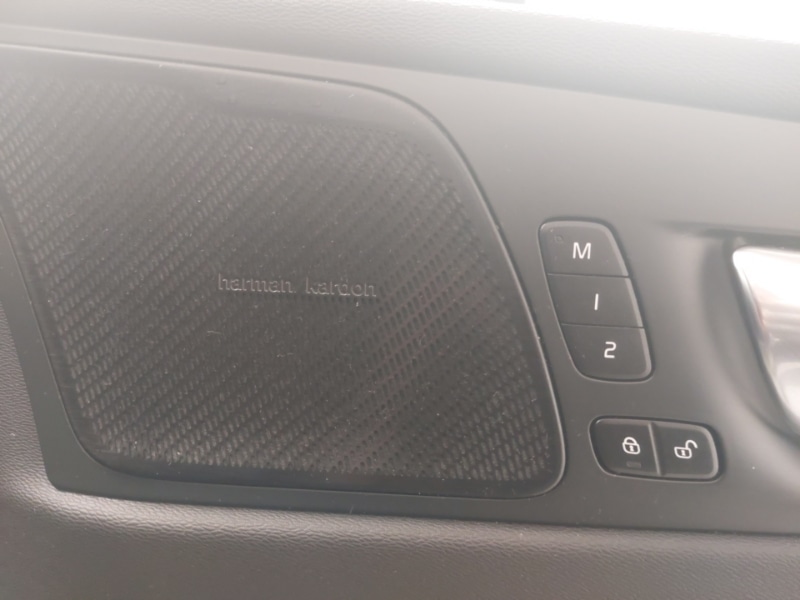 Used Volvo XC60 2022 for sale - 76757903: Photo 11