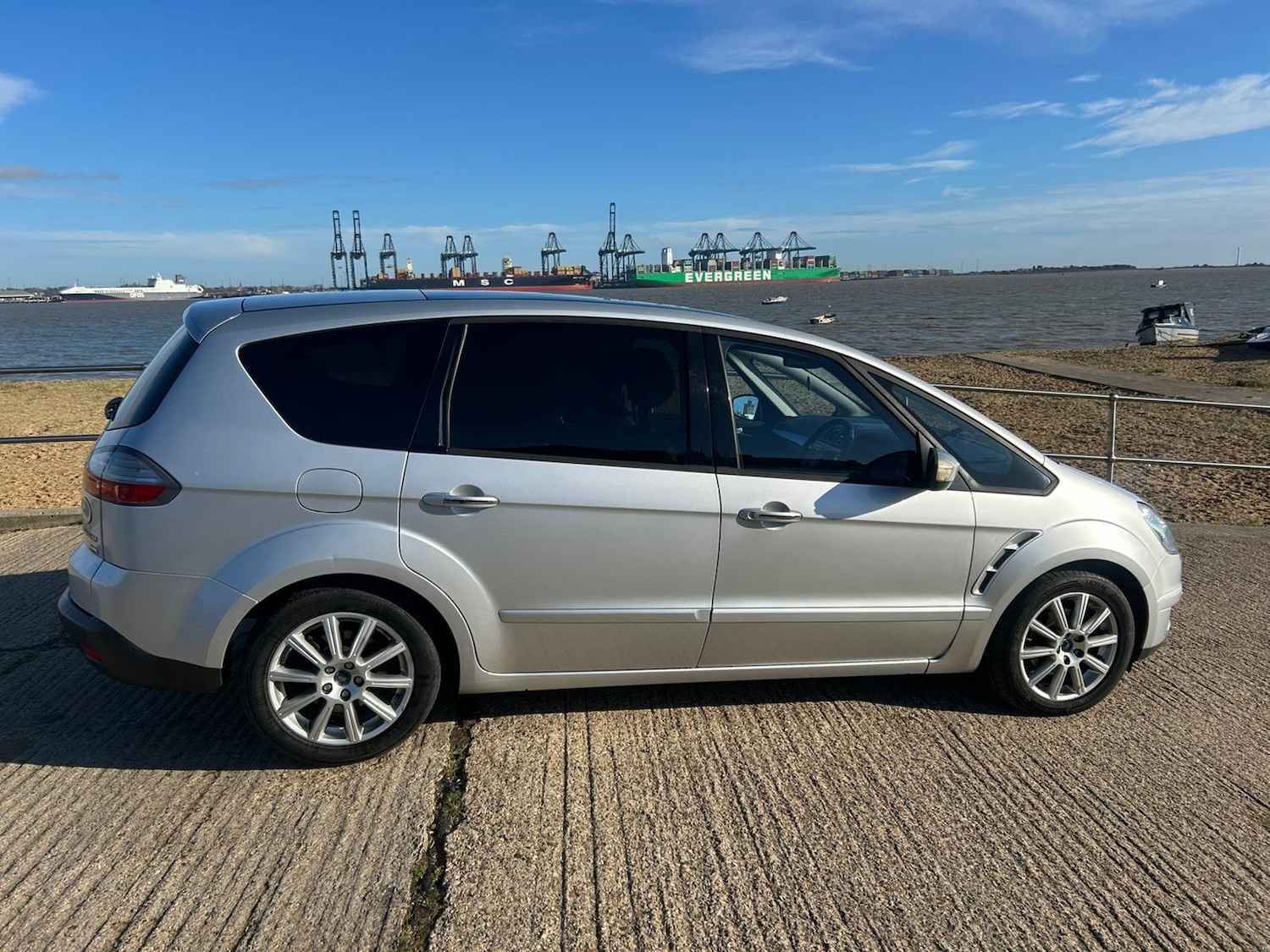 Used Ford S-Max 2010 for sale - 77365394: Photo 3