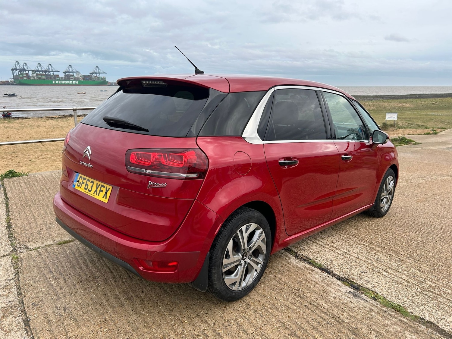 Used Citroen C4 Picasso 2013 for sale - 76504756: Photo 3