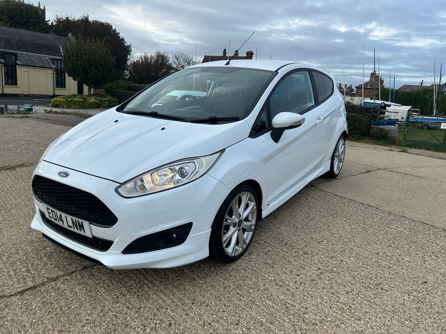 Used Ford Fiesta 2014 for sale - 76353715: Photo 2