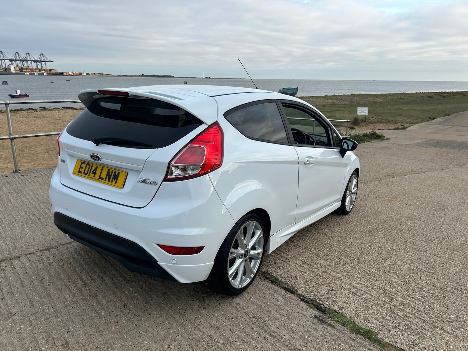 Used Ford Fiesta 2014 for sale - 76353715: Photo 4
