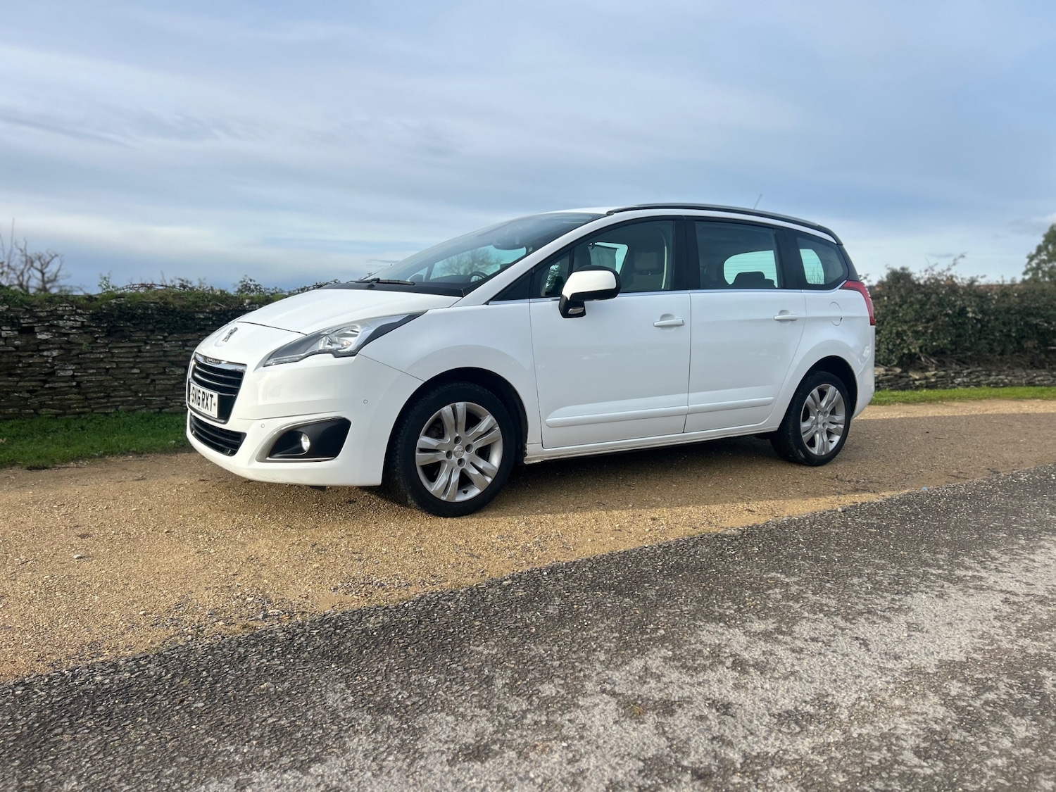 Used Peugeot 5008 2016 for sale - 77414490: Photo 2