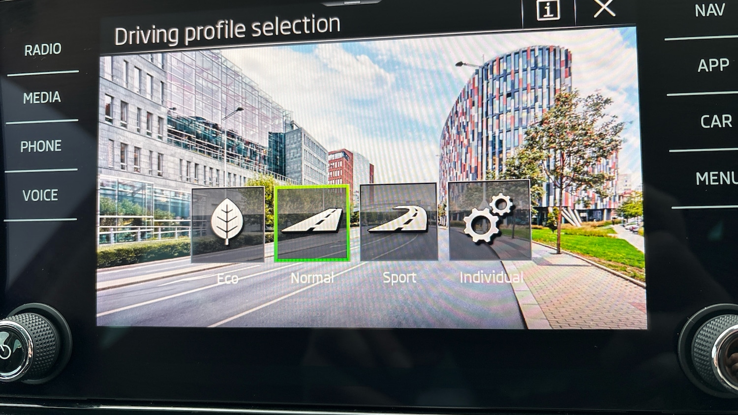 Used Skoda Karoq 2024 for sale - 77271299: Photo 38