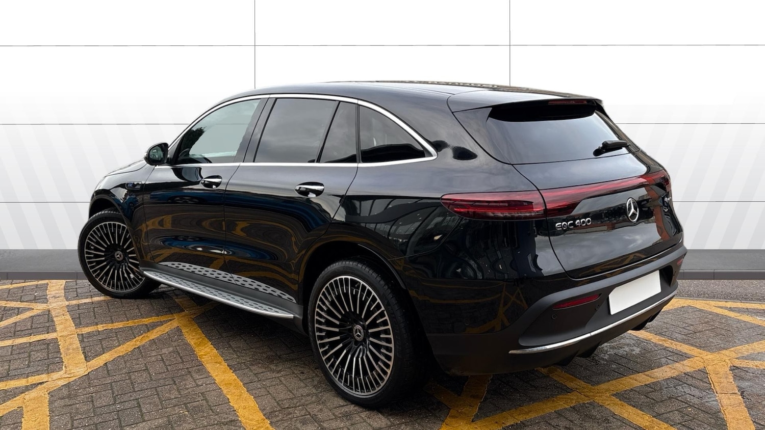 Used Mercedes-Benz EQC 2023 for sale - 77137514: Photo 2