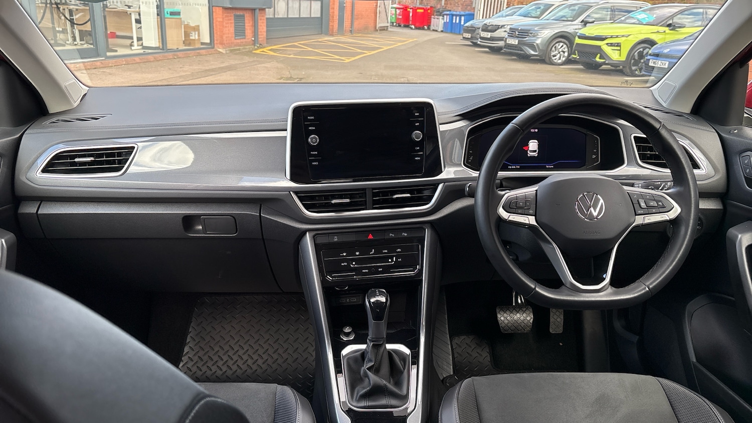 Used Volkswagen T-Roc 2023 for sale - 77844588: Photo 10