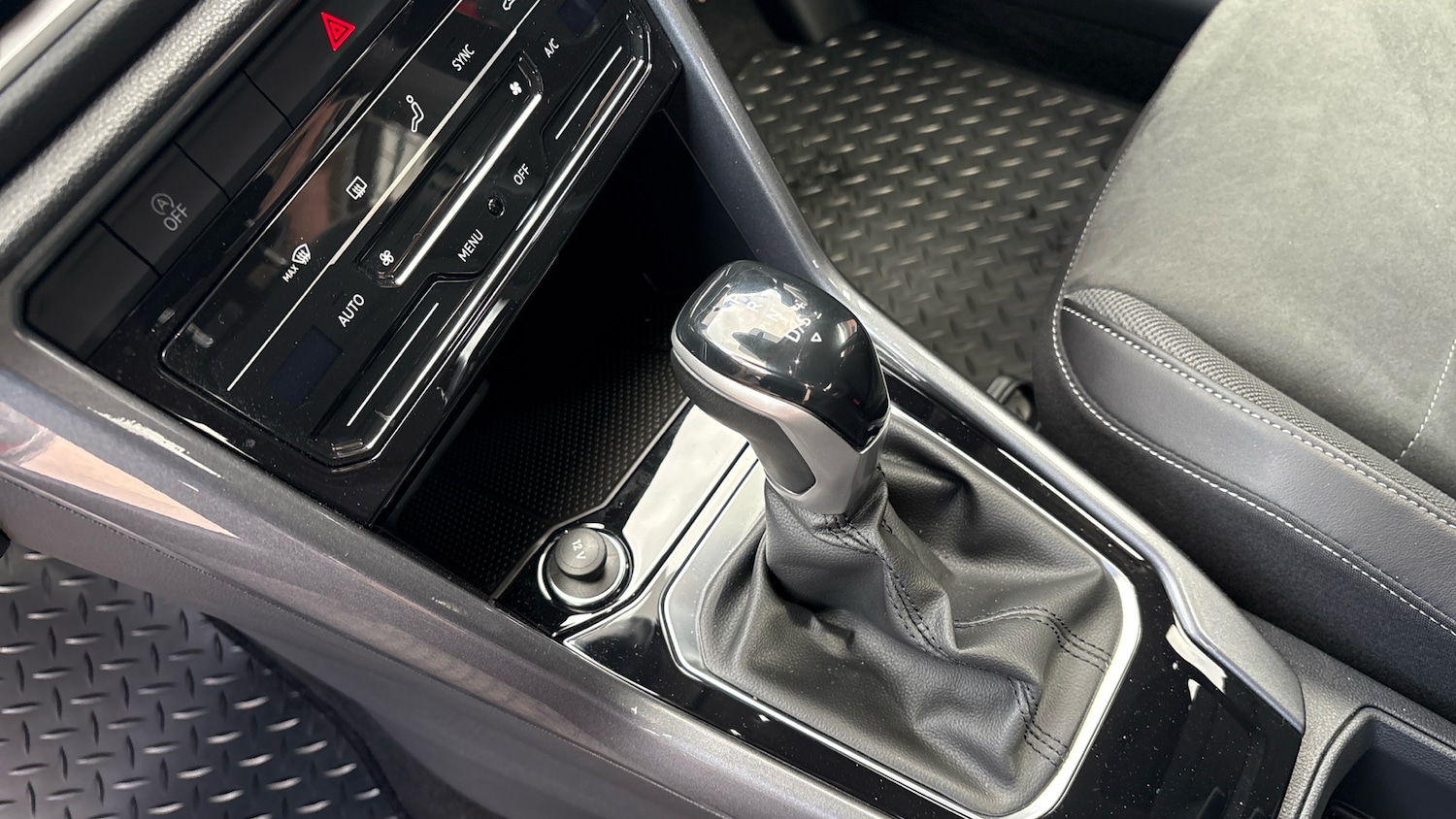 Used Volkswagen T-Roc 2023 for sale - 77844588: Photo 13