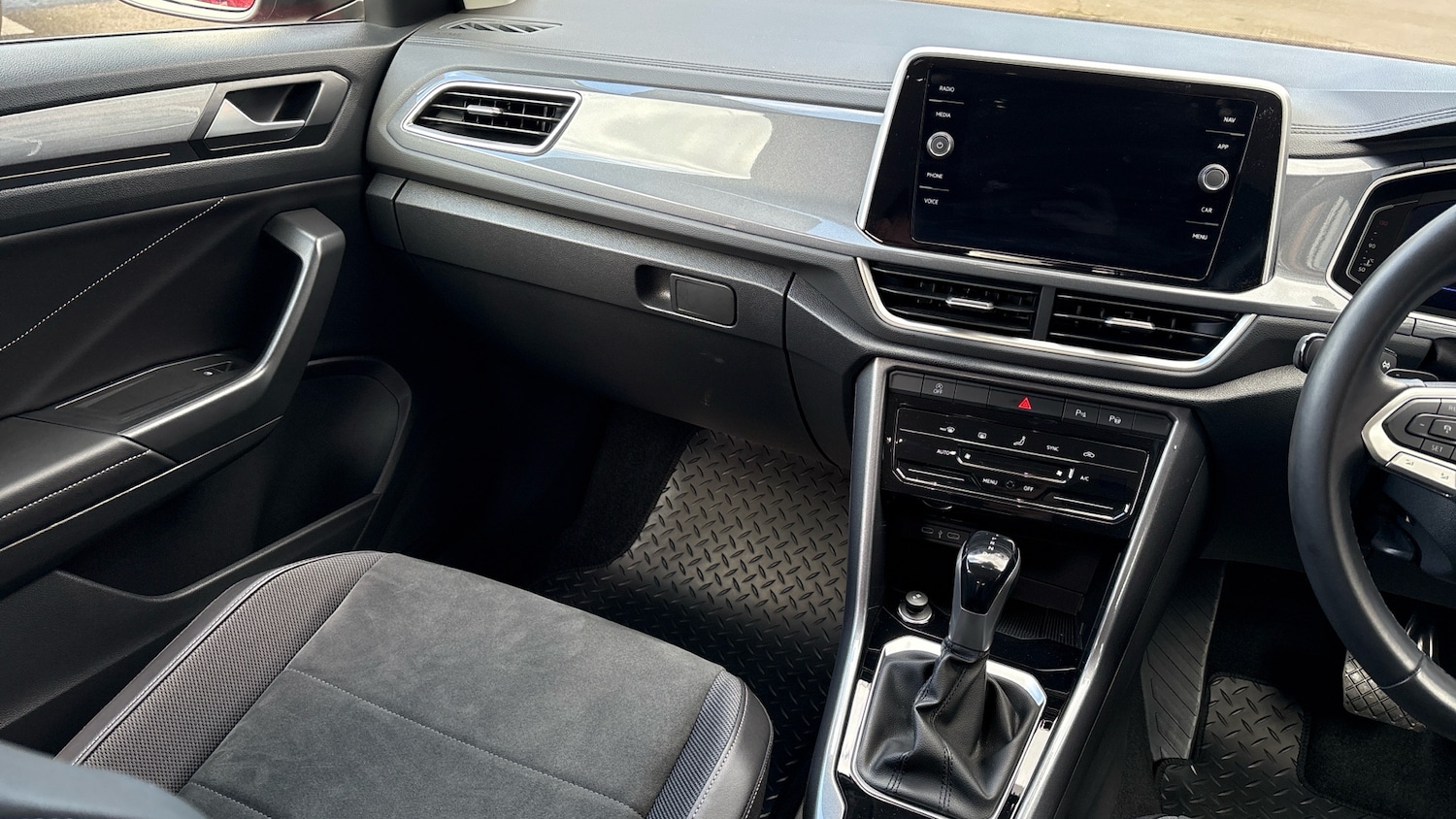 Used Volkswagen T-Roc 2023 for sale - 77844588: Photo 14