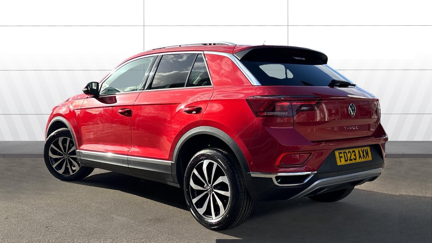 Used Volkswagen T-Roc 2023 for sale - 77844588: Photo 2