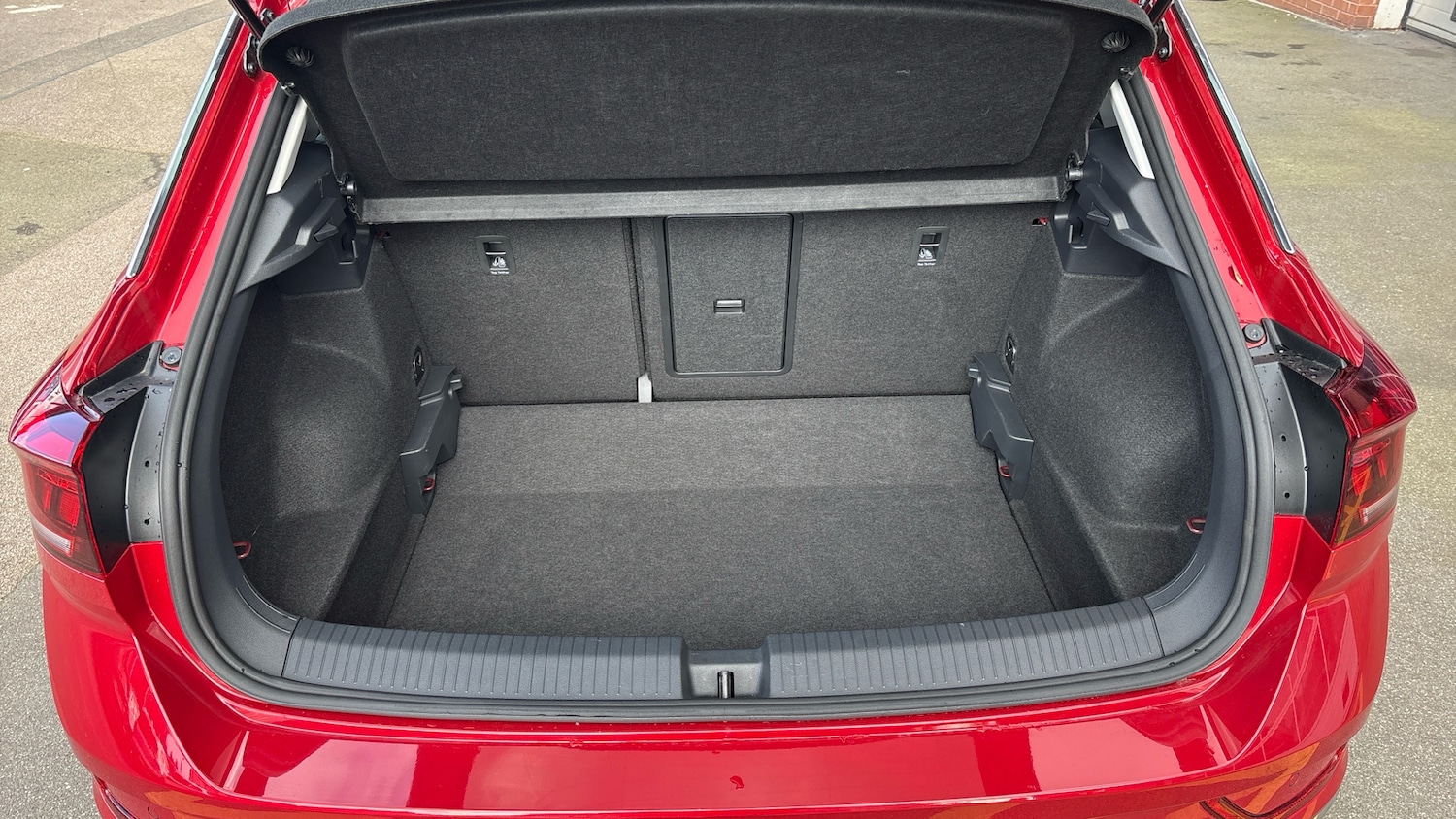 Used Volkswagen T-Roc 2023 for sale - 77844588: Photo 4