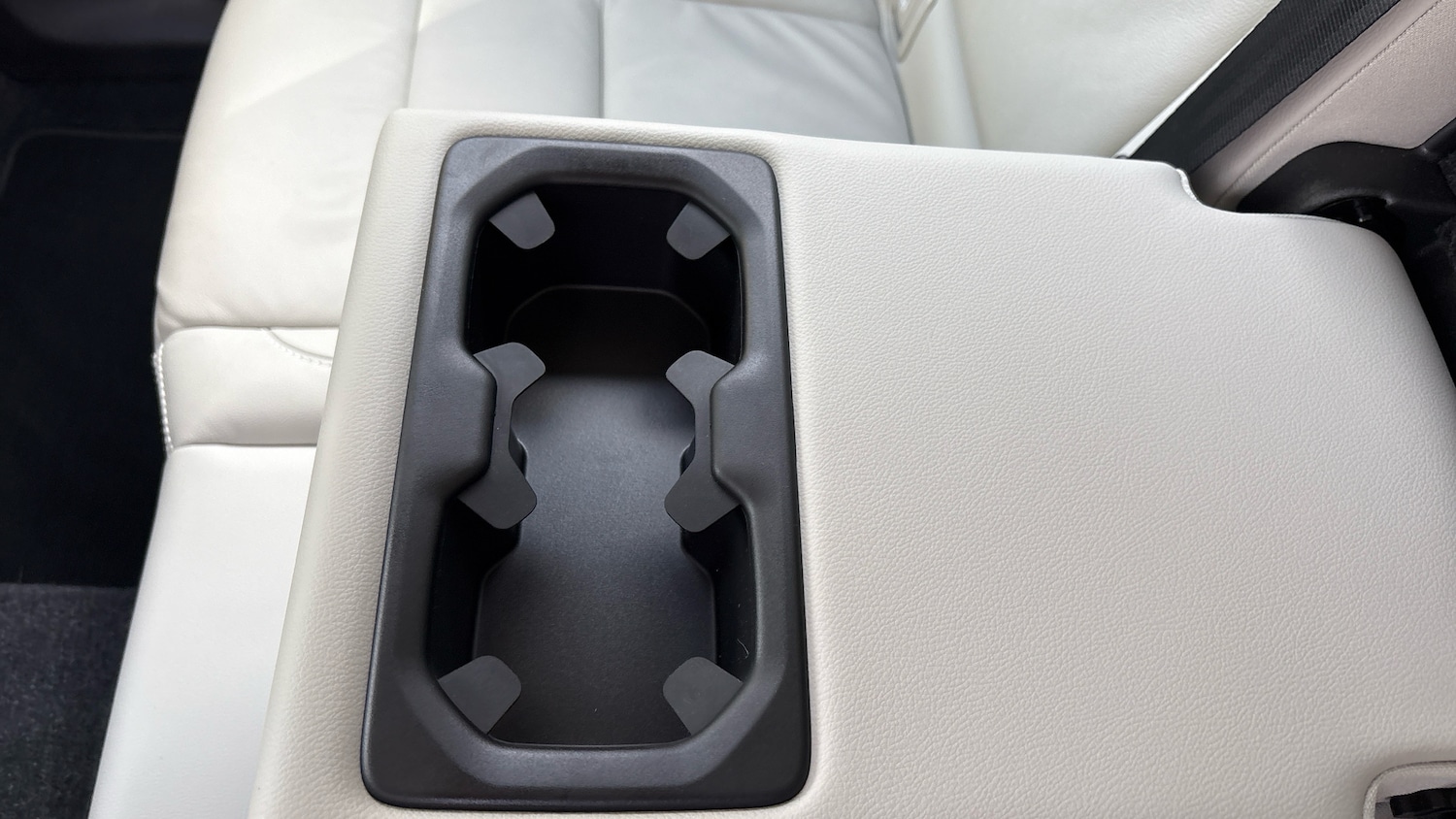 Used Volvo XC40 2022 for sale - 77893204: Photo 36