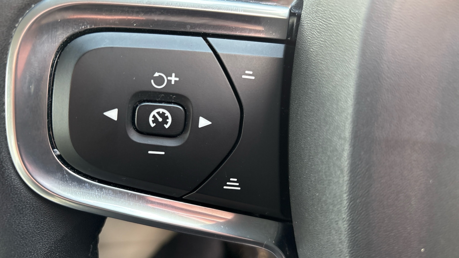 Used Volvo XC40 2022 for sale - 77893204: Photo 54