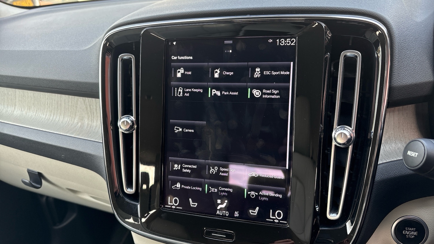 Used Volvo XC40 2022 for sale - 77893204: Photo 64