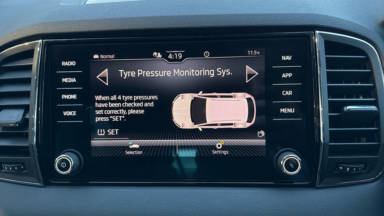 Used Skoda Karoq 2021 for sale - 77323863: Photo 59