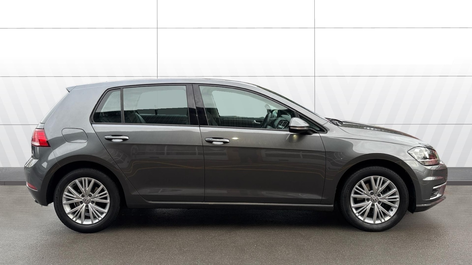 Used Volkswagen Golf 2017 for sale - 77370511: Photo 5