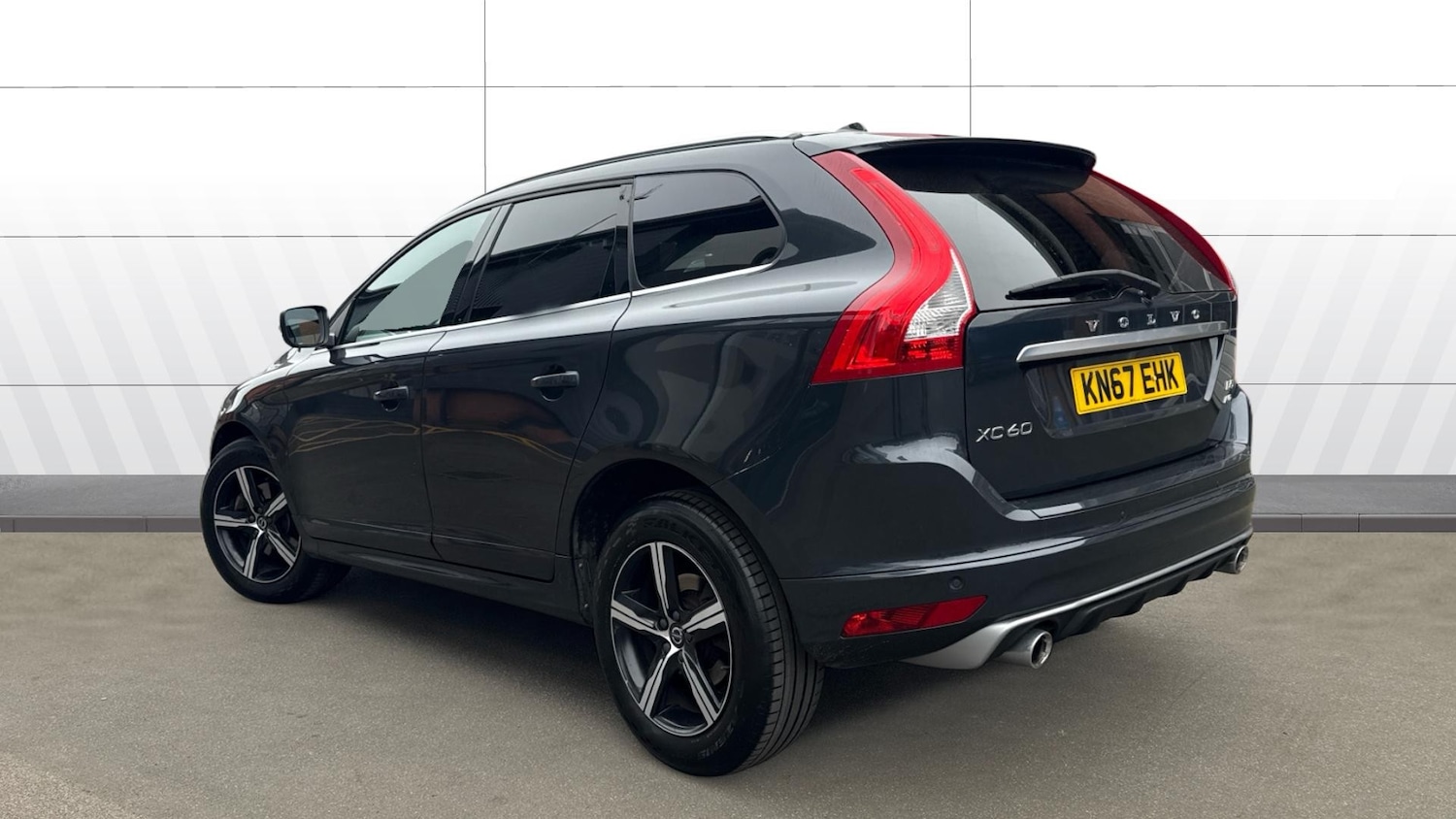 Used Volvo XC60 2017 for sale - 77802258: Photo 2