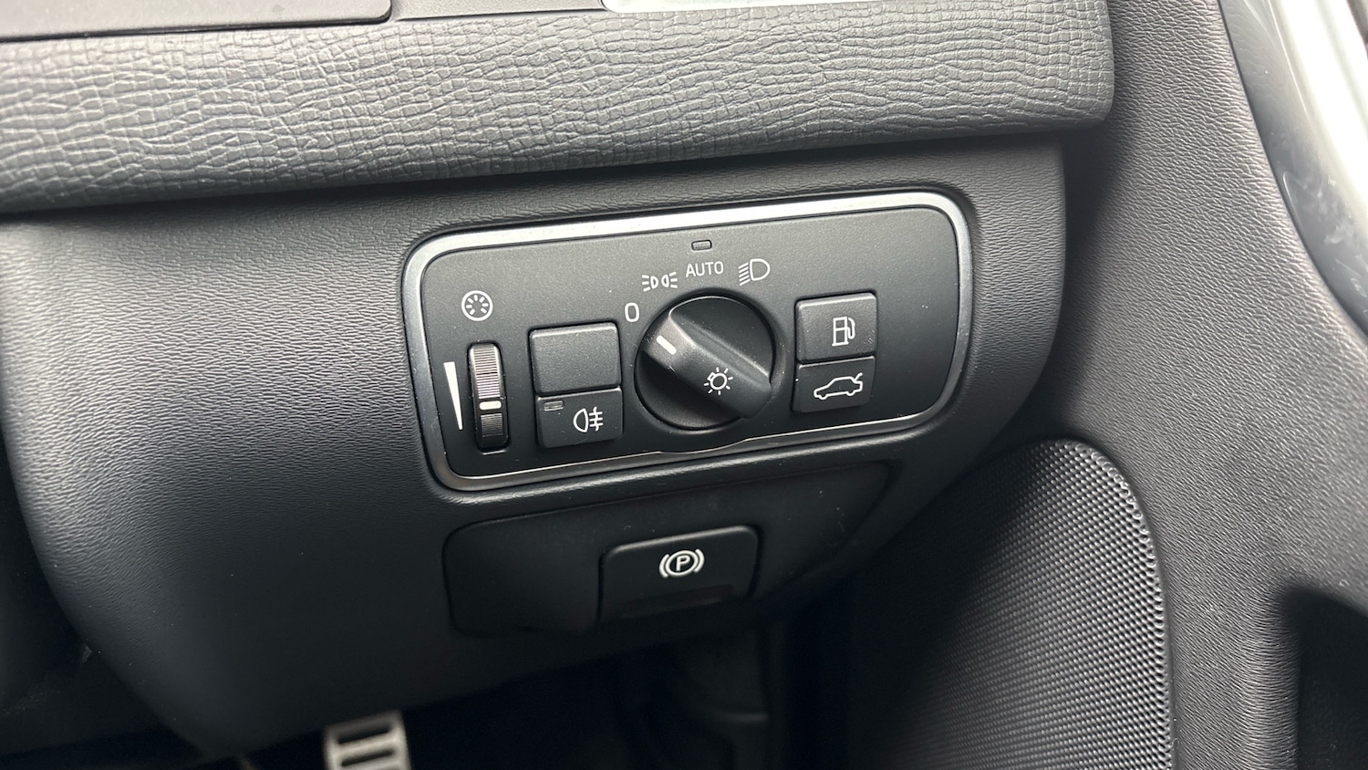 Used Volvo XC60 2017 for sale - 77802258: Photo 25