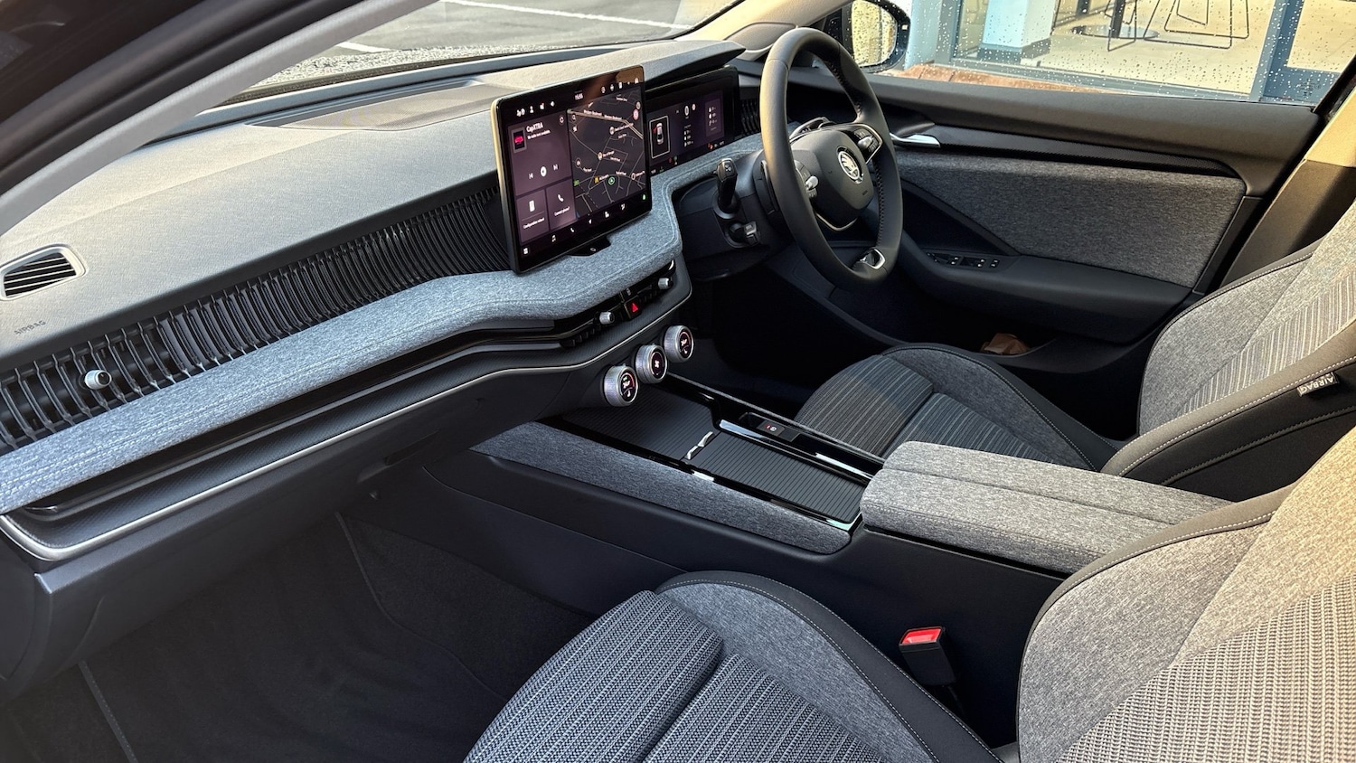 Used Skoda Superb 2024 for sale - 76707120: Photo 2