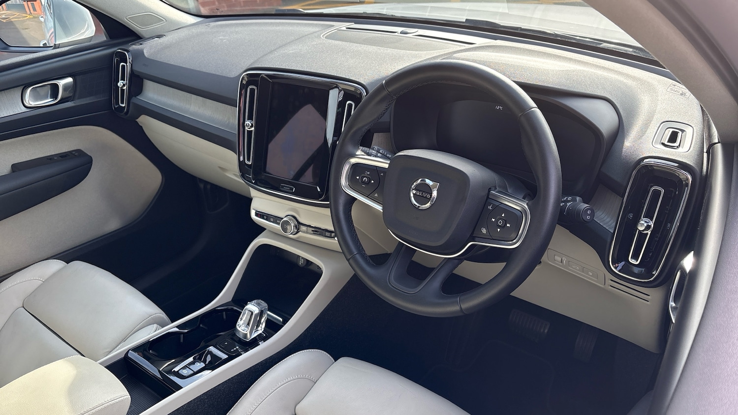 Used Volvo XC40 2022 for sale - 77735469: Photo 11