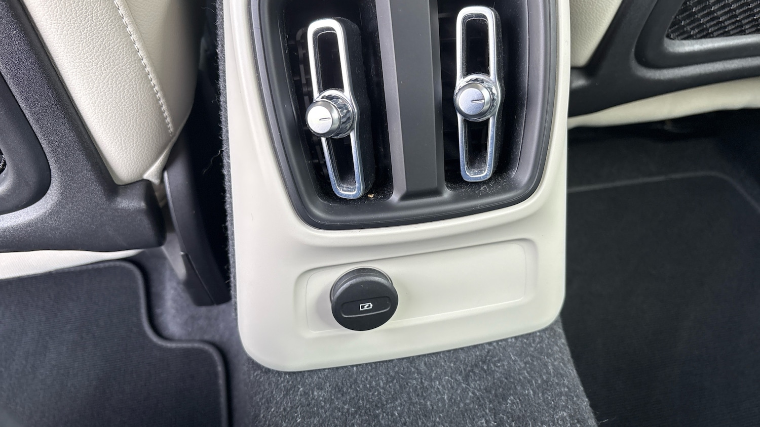 Used Volvo XC40 2022 for sale - 77735469: Photo 37