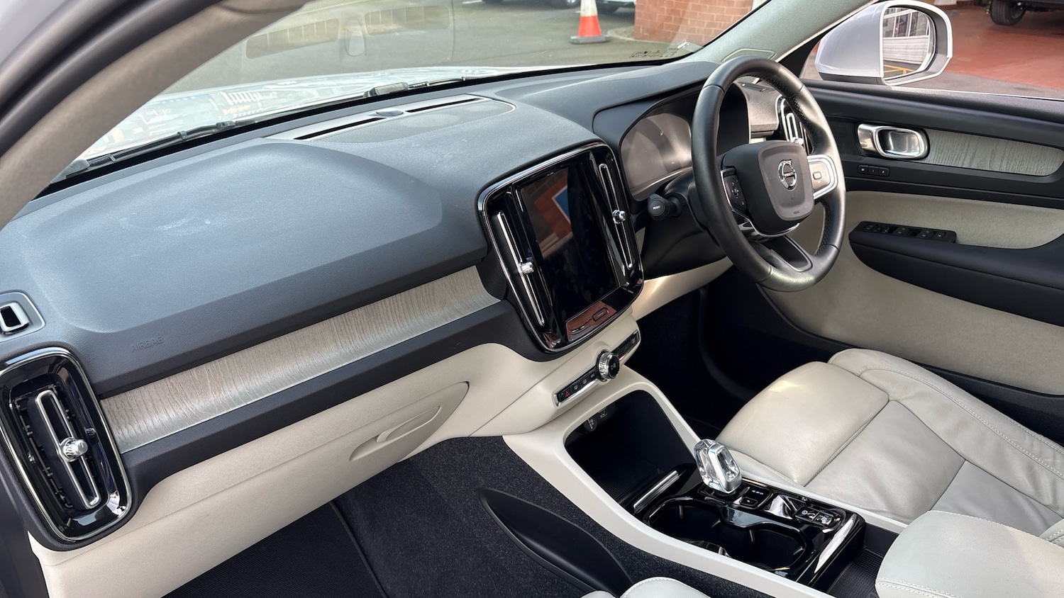 Used Volvo XC40 2022 for sale - 77735469: Photo 9