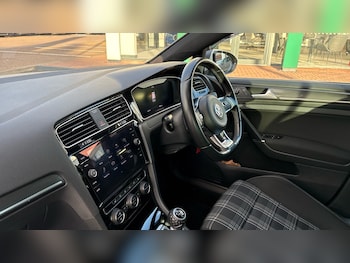 Used Volkswagen Golf 2018 for sale - 76467872: Photo