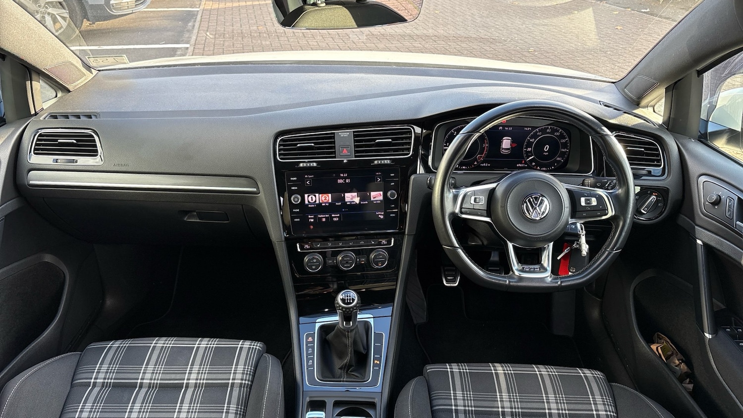 Used Volkswagen Golf 2018 for sale - 76467872: Photo 9