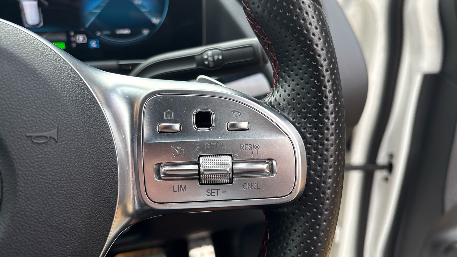 Used Mercedes-Benz EQA 2023 for sale - 77830460: Photo 35