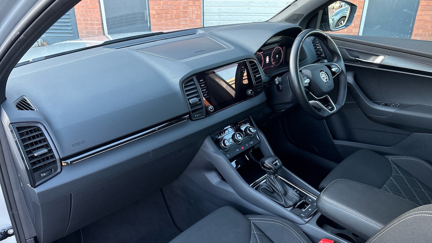 Used Skoda Karoq 2024 for sale - 76818764: Photo 2