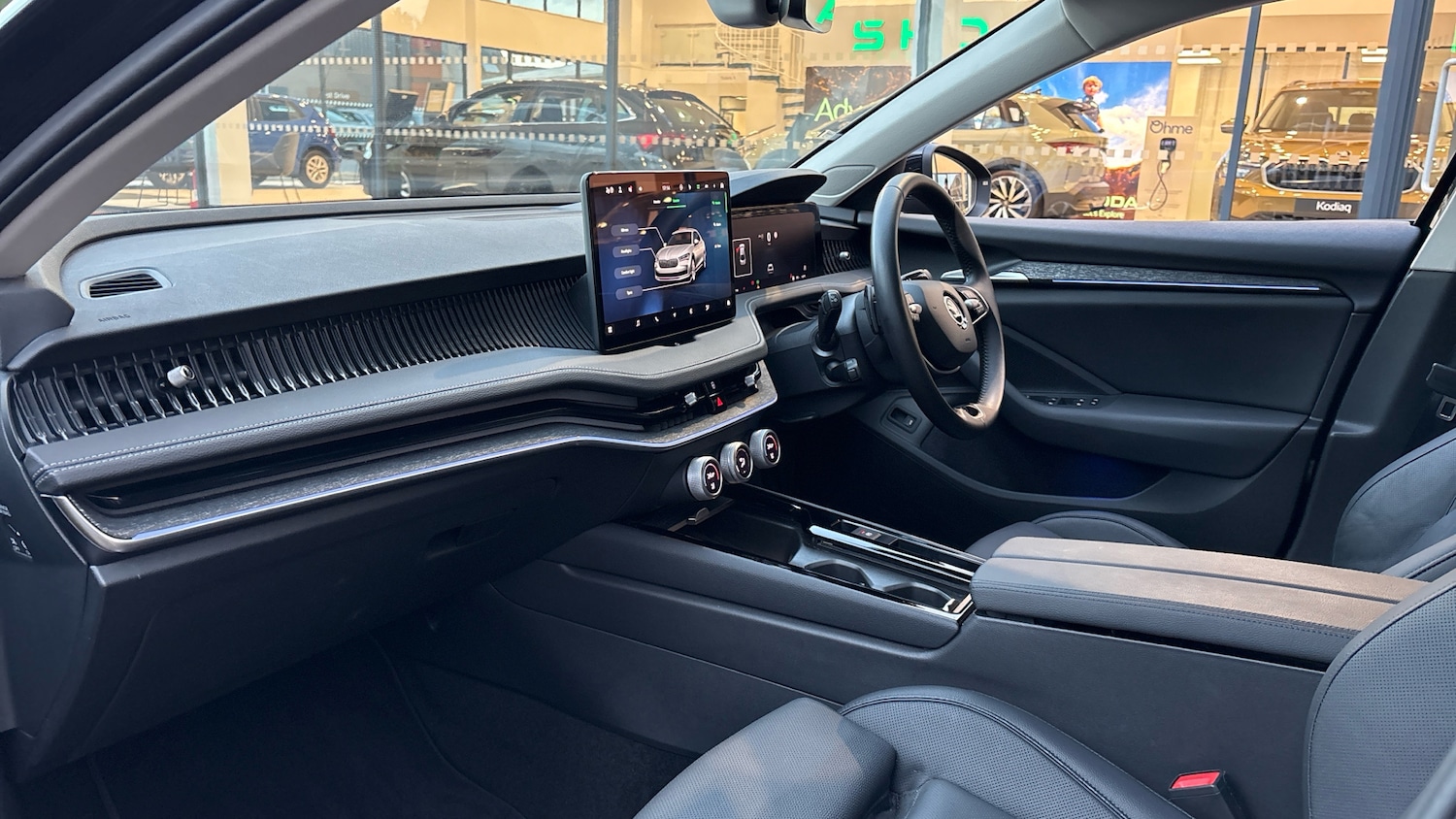 Used Skoda Superb 2025 for sale - 76437018: Photo 2