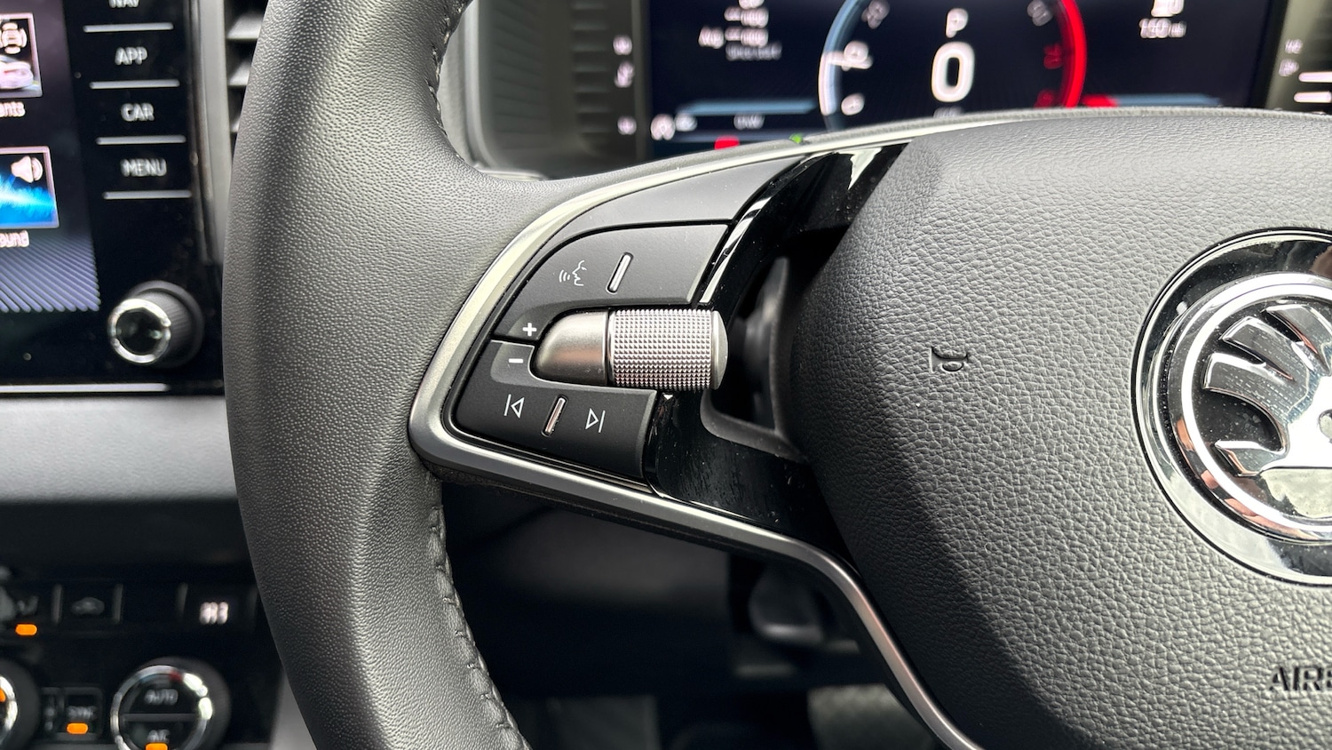 Used Skoda Karoq 2024 for sale - 76577051: Photo 17