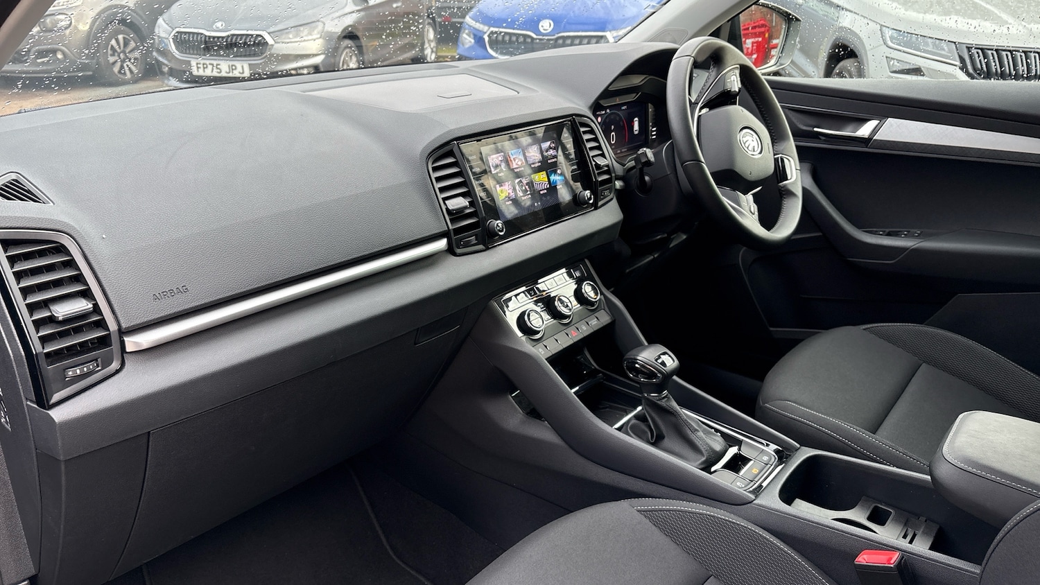 Used Skoda Karoq 2024 for sale - 76577051: Photo 2