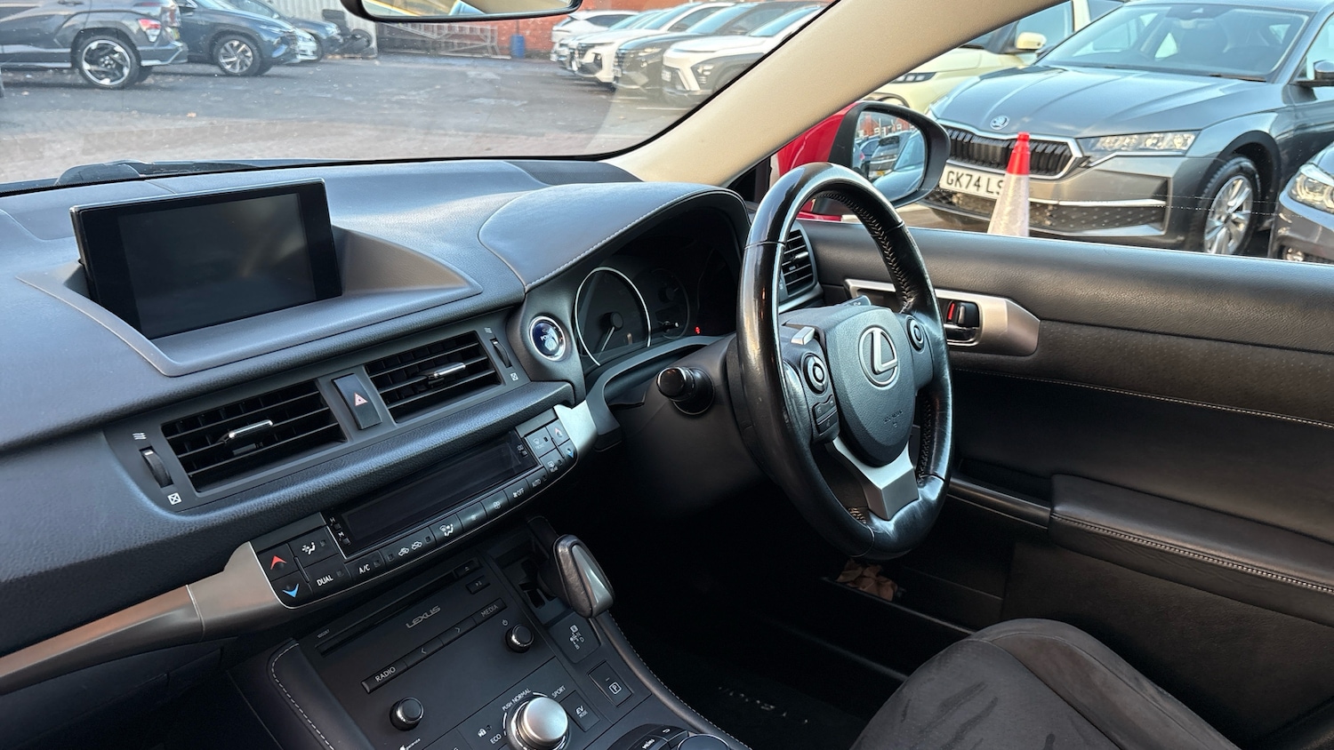 Used Lexus CT 2017 for sale - 76422214: Photo 2