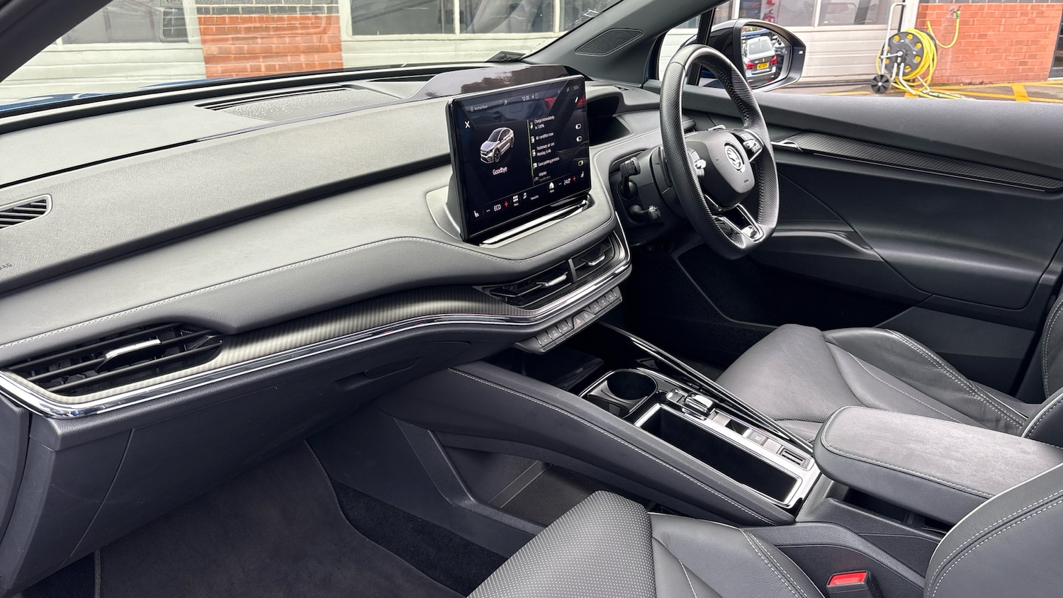 Used Skoda Enyaq 2023 for sale - 76436488: Photo 2