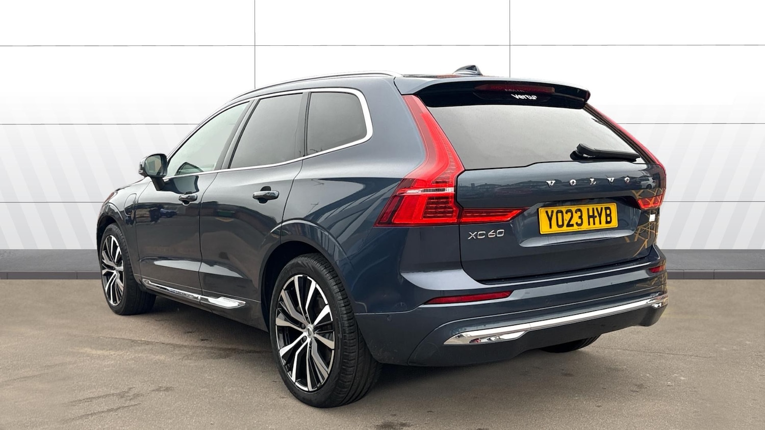 Used Volvo XC60 2023 for sale - 76422216: Photo 2