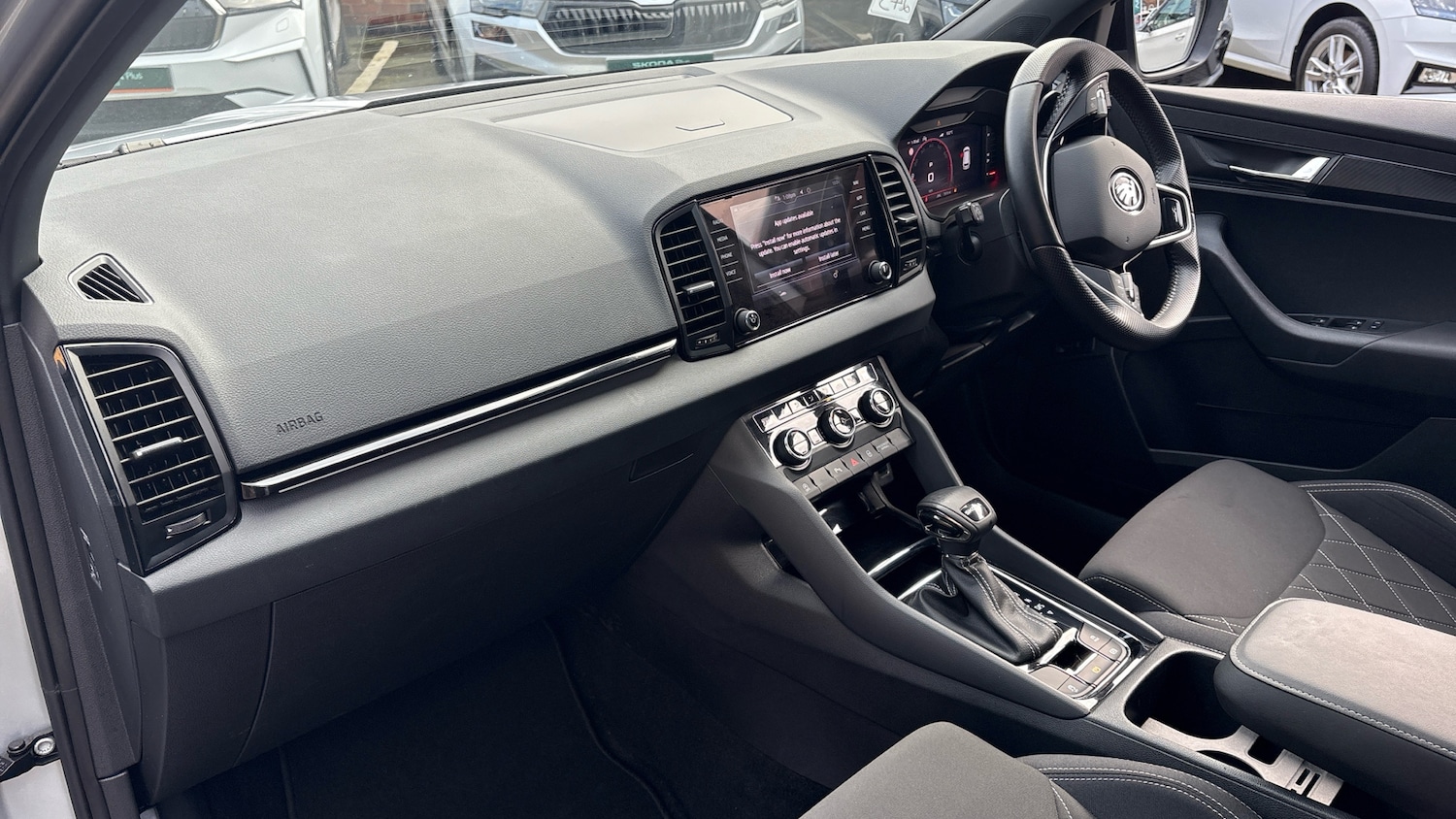 Used Skoda Karoq 2024 for sale - 76895225: Photo 2