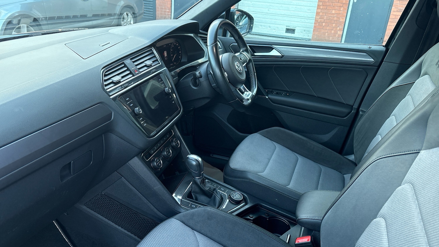 Used Volkswagen Tiguan 2017 for sale - 77363900: Photo 9